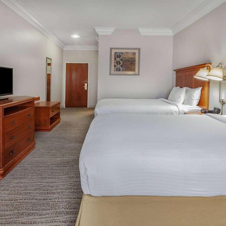 Days Inn By Wyndham Alta Vista Altavista Εξωτερικό φωτογραφία